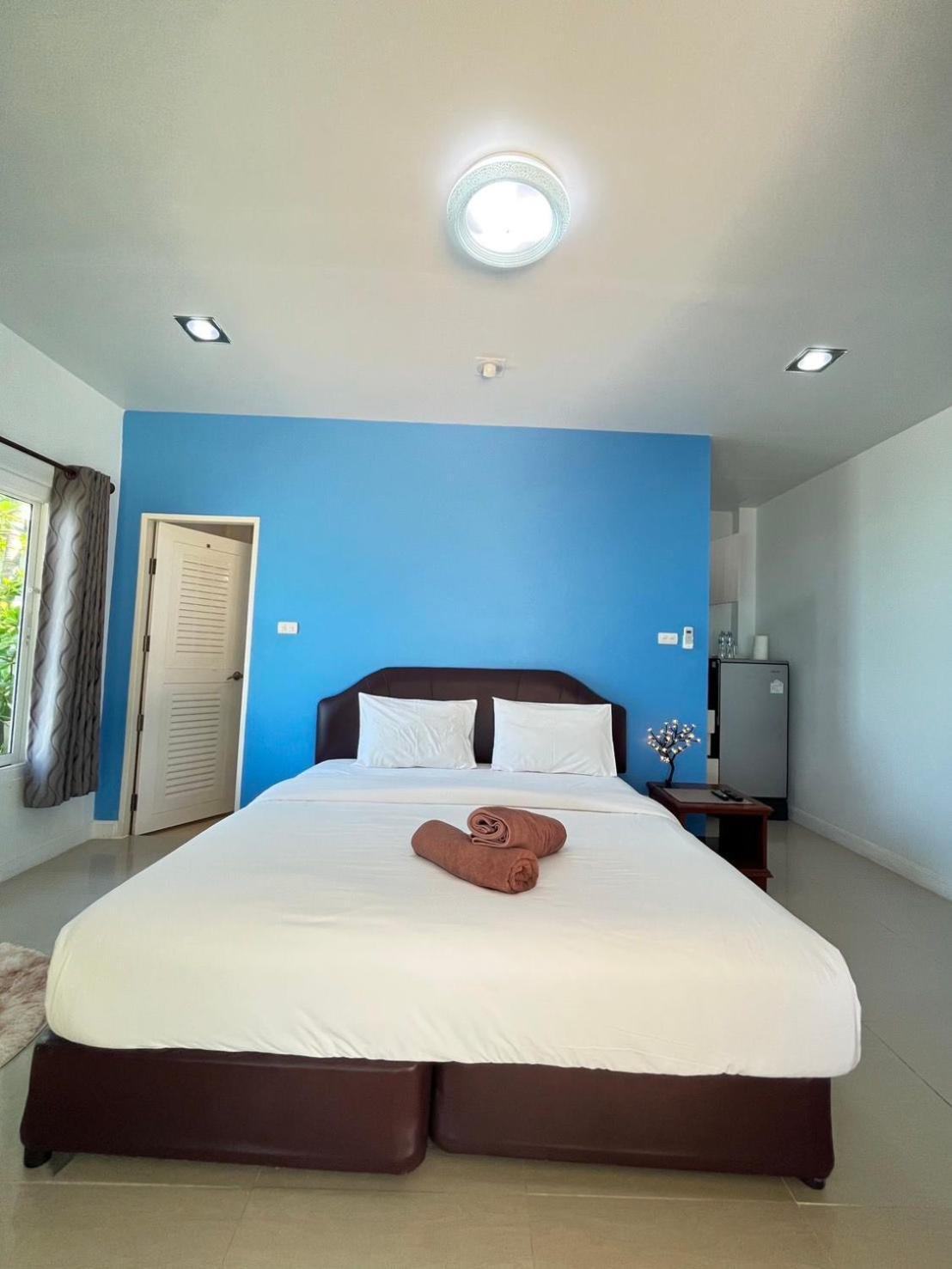Maenam Villa Hotel Mae Nam Exterior photo