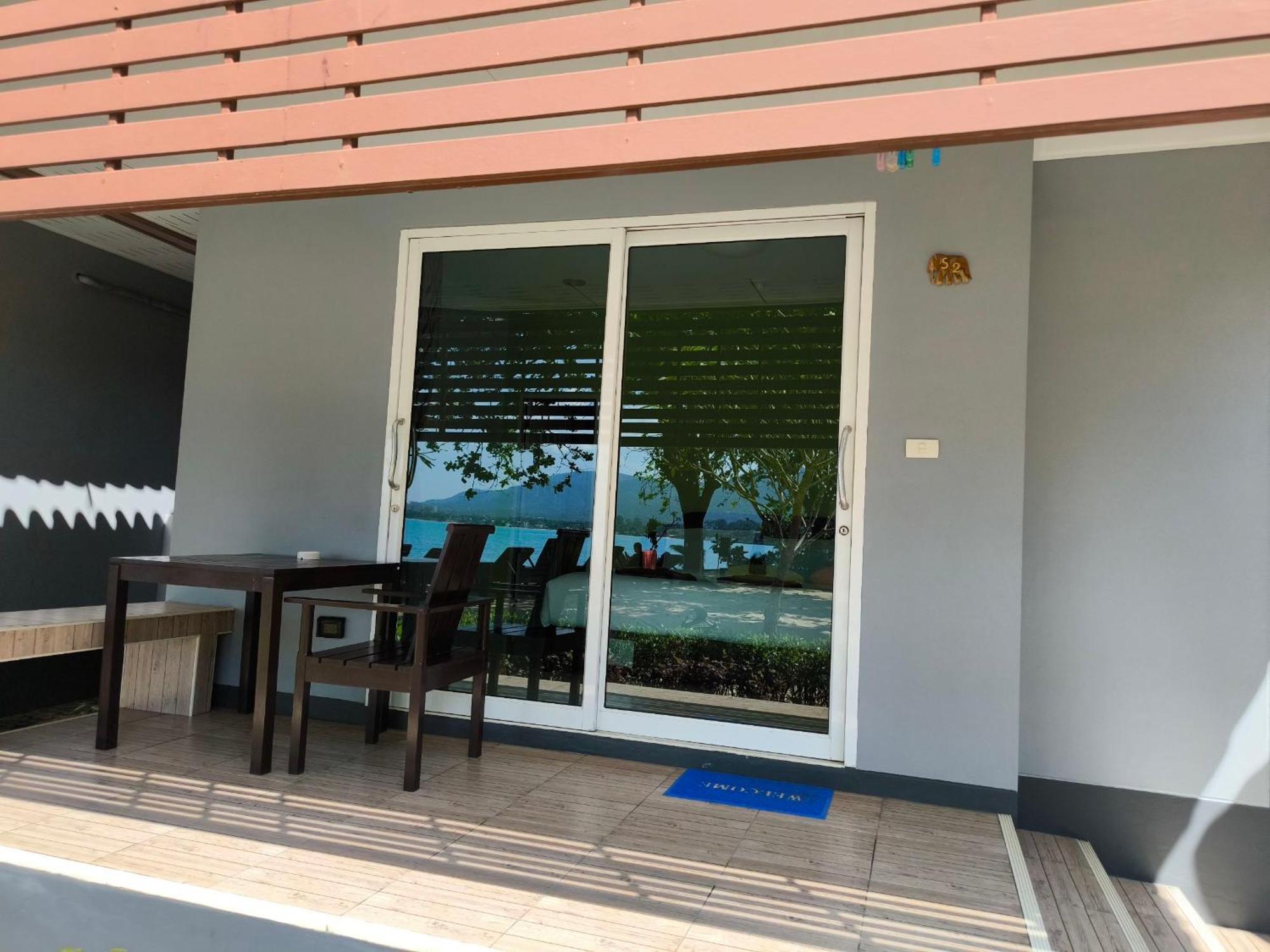 Maenam Villa Hotel Mae Nam Exterior photo