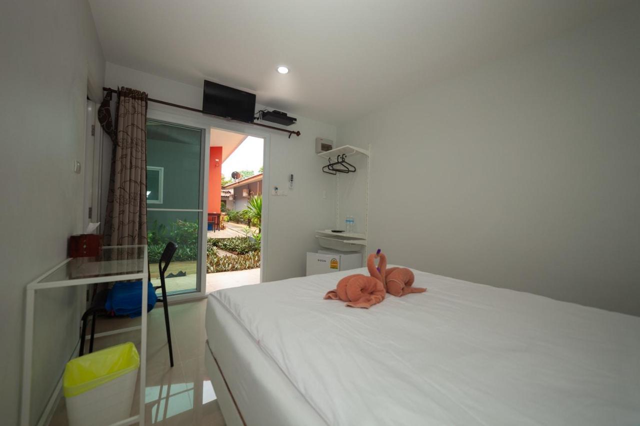 Maenam Villa Hotel Mae Nam Exterior photo